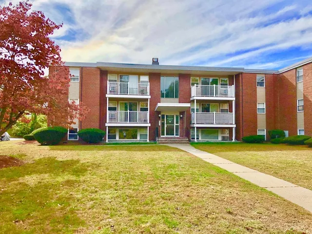 $2,000 | 30 Worthen Street, Unit A2, Chelmsford, MA 01824