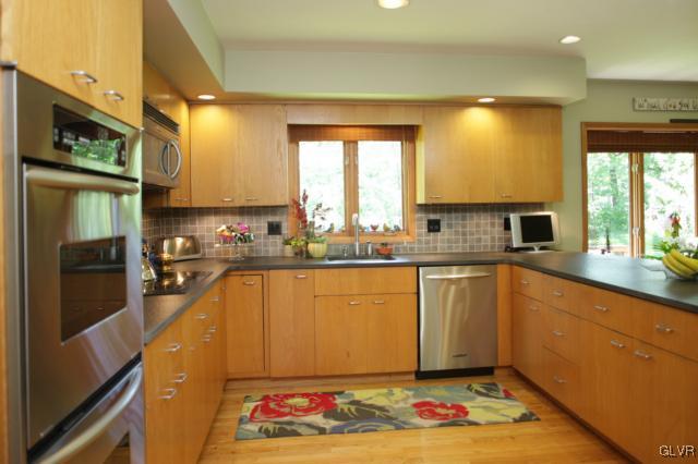 1434 Hampton Road Allentown, PA 18104 - Photo 15 of 26 Gallery Image 15