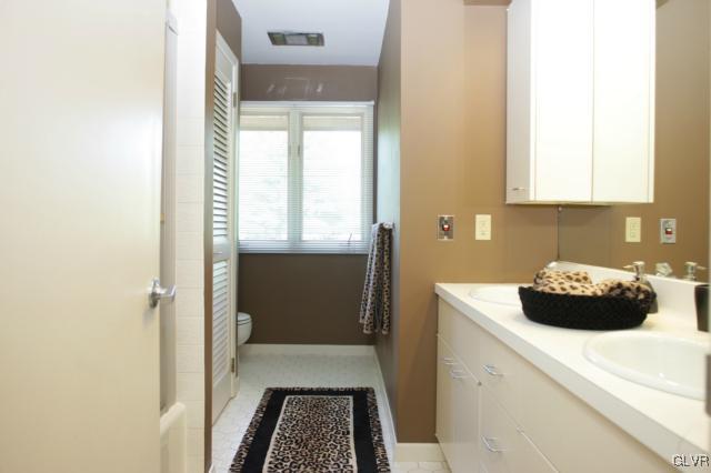1434 Hampton Road Allentown, PA 18104 - Photo 23 of 26 Gallery Image 23