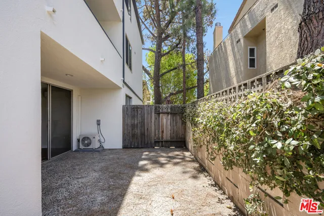 $3,200 | 211 South Wilson Avenue, Unit 105, Pasadena, CA 91106