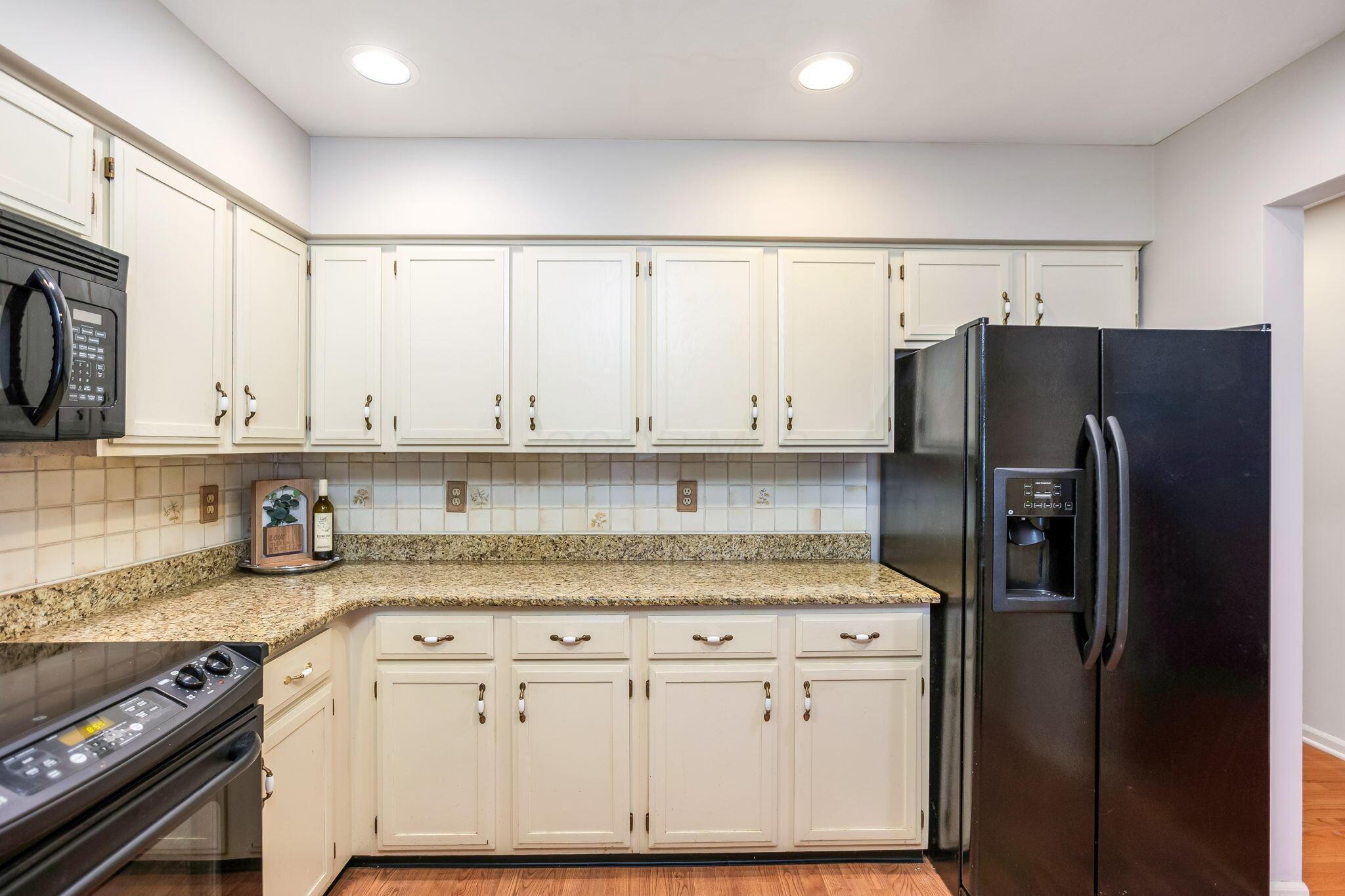 2158 Sandston Road Columbus, OH 43220 - Photo 13 of 38 16-web-or-mls-SMEP8763