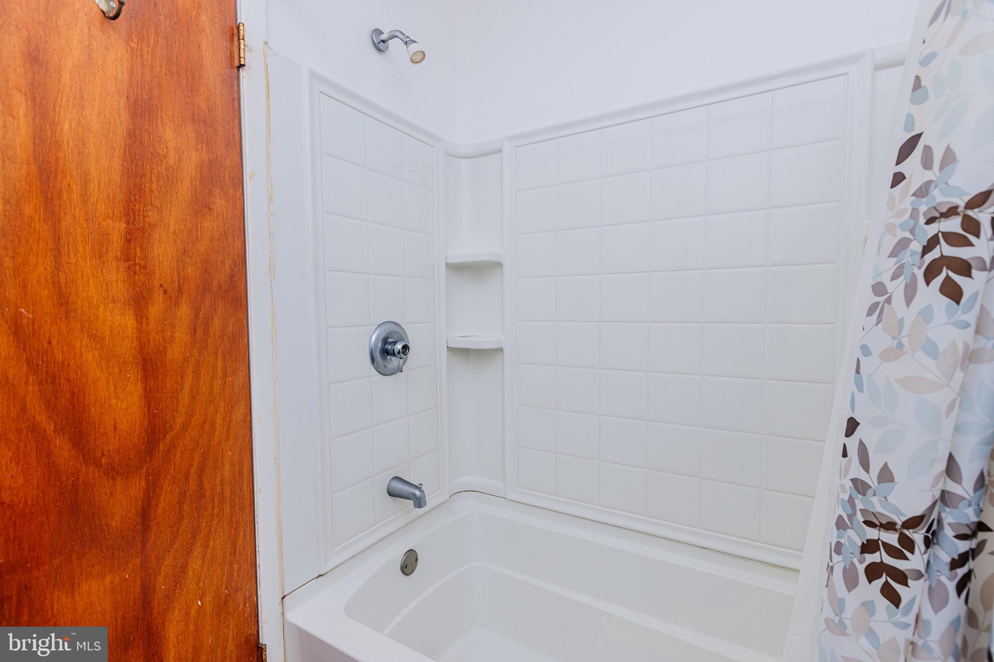 223 Alnus Street Philadelphia, PA 19116 - Photo 12 of 30 a bathroom with a bathtub and shower curtain