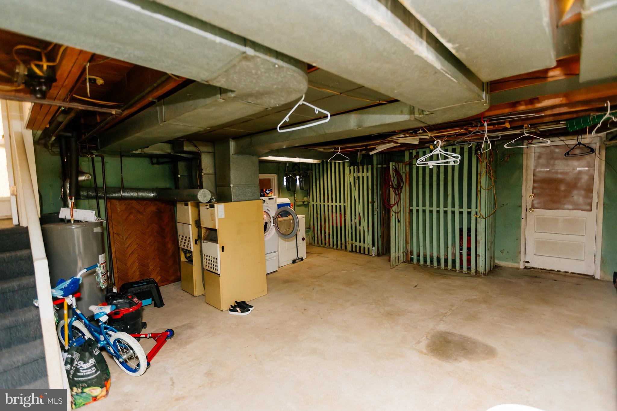 223 Alnus Street Philadelphia, PA 19116 - Photo 22 of 30 outdoor view of a garage