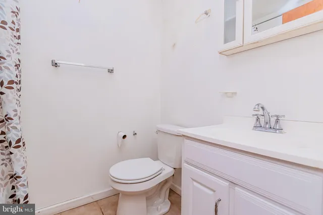 a bathroom with a bathtub and shower curtain