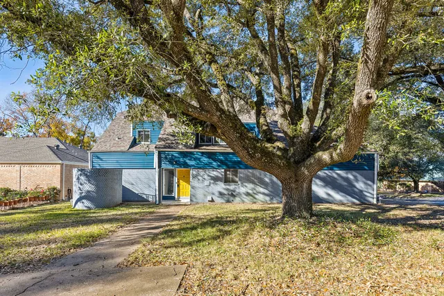 $377,364 | 1202 Greenbriar Drive, Huntsville, TX 77340