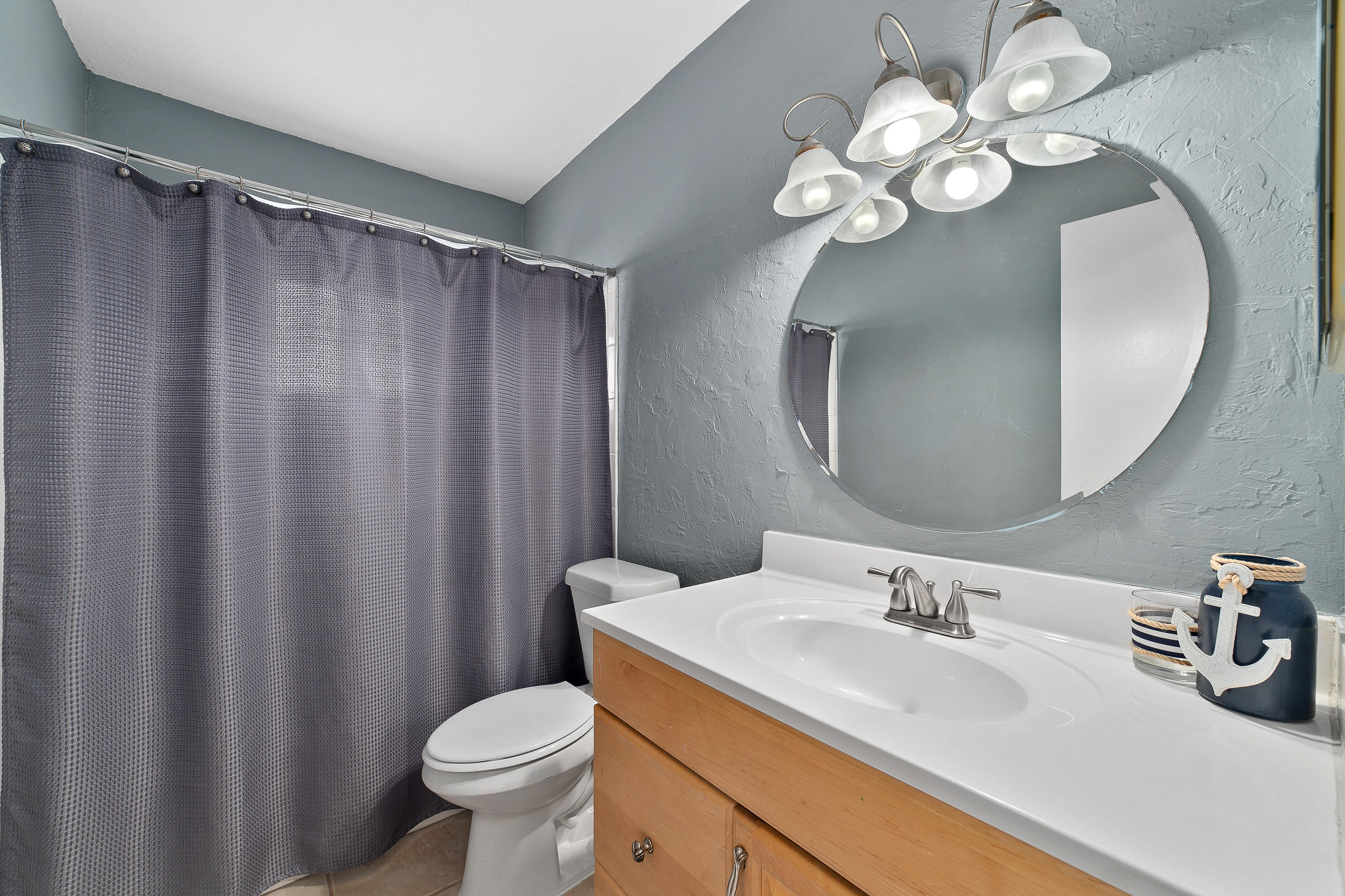 9570 Ohio Place Boca Raton, FL 33434 - Photo 17 of 22 Guest bathroom