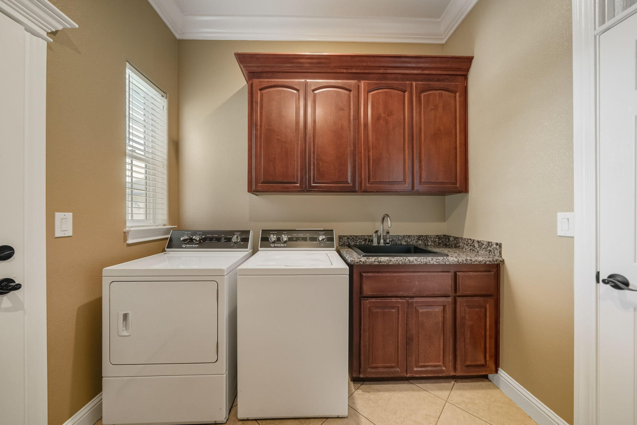 22894 Blue Jay Lane Anderson, CA 96007 - Photo 47 of 62 a utility room with dryer and washer