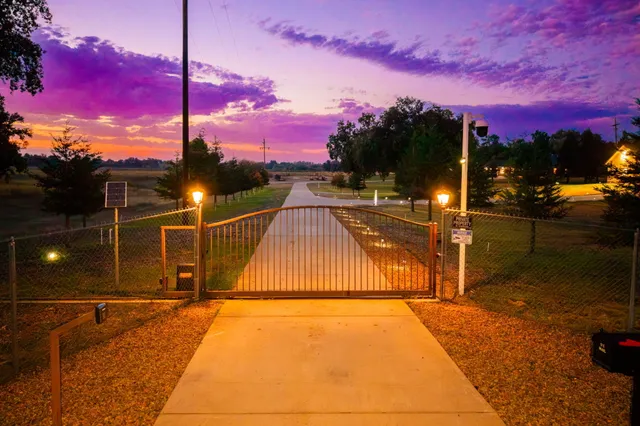 $1,099,000 | 22894 Blue Jay Lane, Anderson, CA 96007