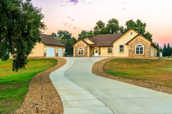 $950,000 | 22894 Blue Jay Lane, Anderson, CA 96007