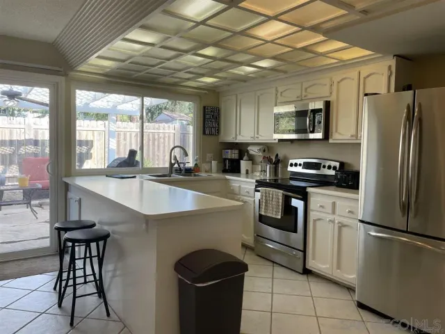 $3,995 | 17445 Hada Drive, San Diego, CA 92127