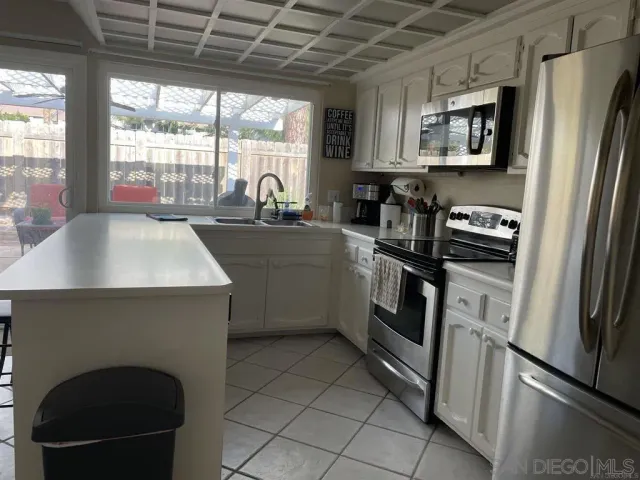 $3,995 | 17445 Hada Drive, San Diego, CA 92127