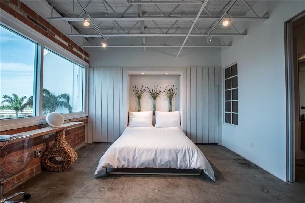 901 North Upper Broadway, Unit 206 Corpus Christi, TX 78401 - Photo 21 of 40 a bed room with a bed and a window