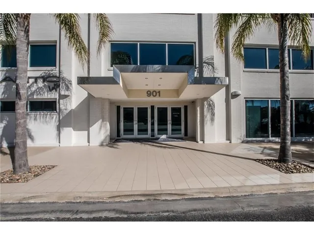 $319,900 | 901 North Upper Broadway, Unit 206, Corpus Christi, TX 78401