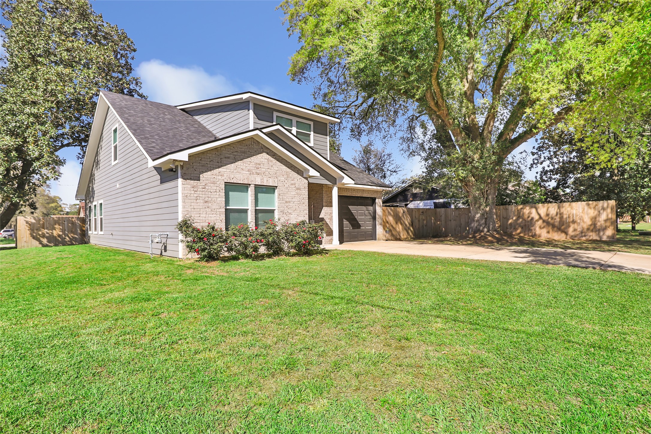 2201 Maple Street Liberty, TX 77575 - Photo 3 of 34