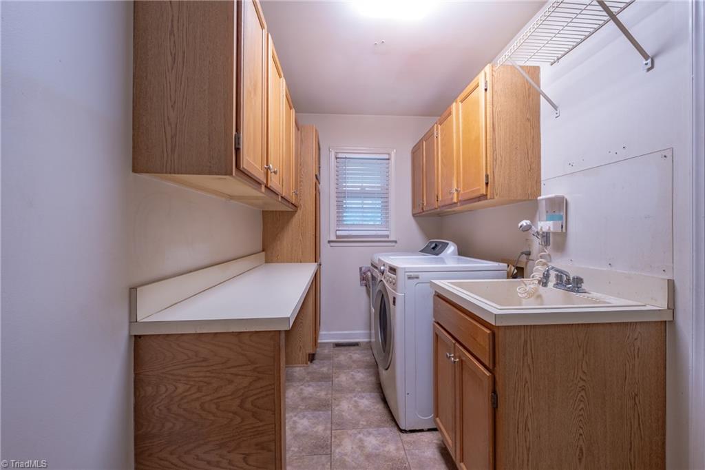 3809 Oak Forest Drive High Point, NC 27265 - Photo 13 of 45