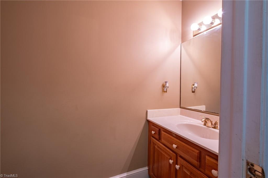 3809 Oak Forest Drive High Point, NC 27265 - Photo 21 of 45