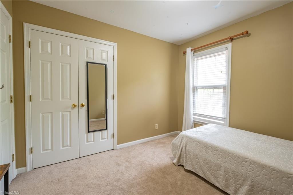 3809 Oak Forest Drive High Point, NC 27265 - Photo 23 of 45