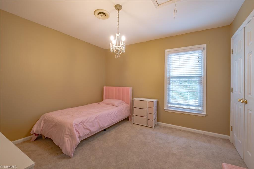 3809 Oak Forest Drive High Point, NC 27265 - Photo 24 of 45