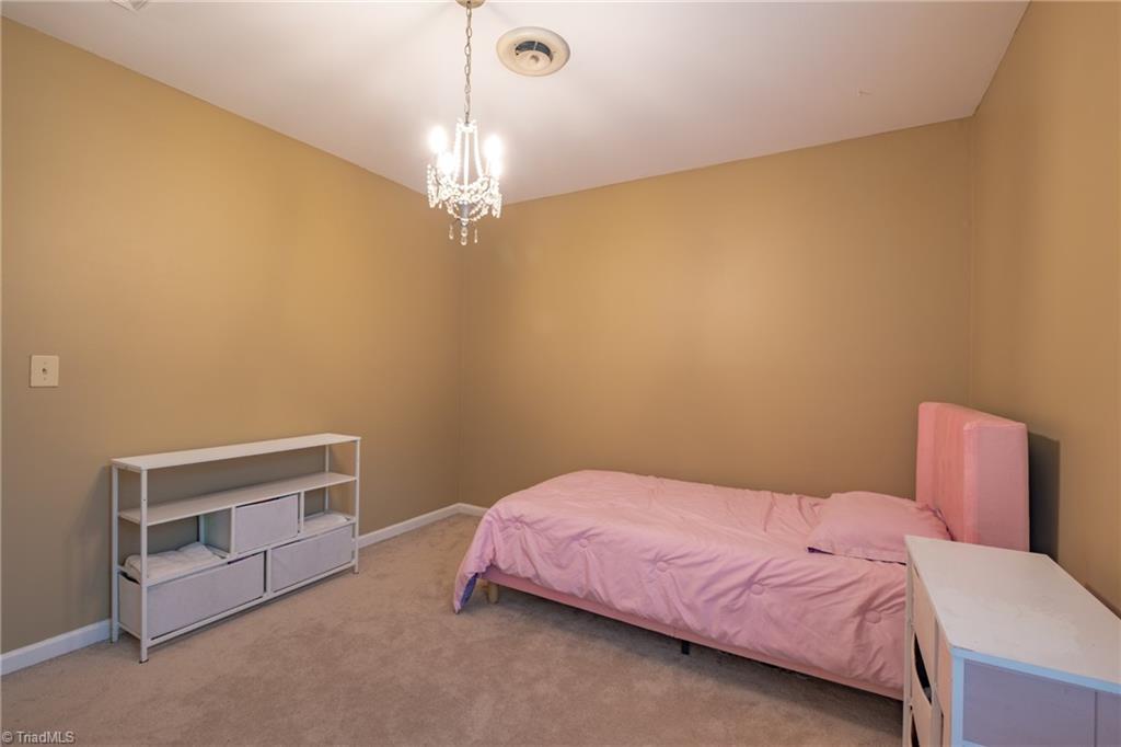 3809 Oak Forest Drive High Point, NC 27265 - Photo 25 of 45