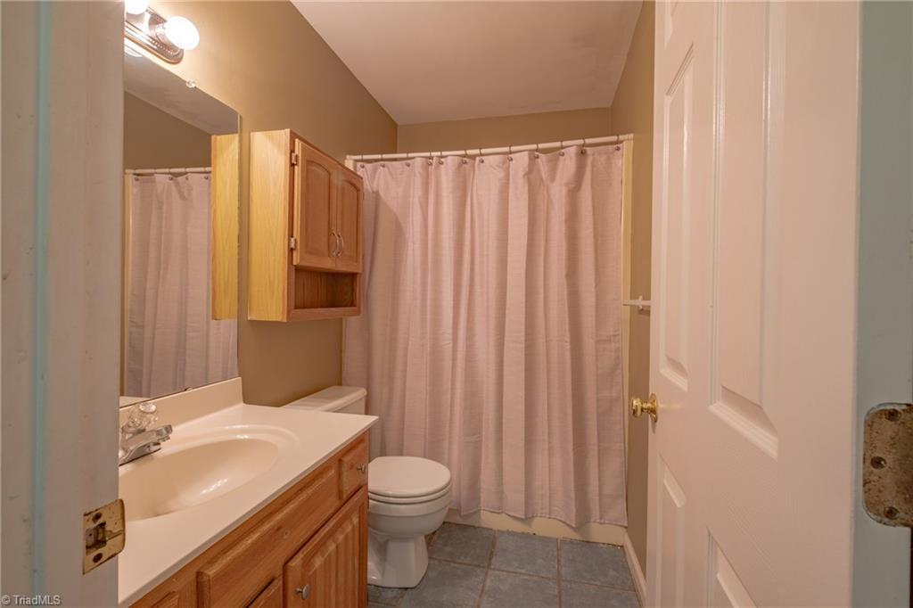 3809 Oak Forest Drive High Point, NC 27265 - Photo 26 of 45