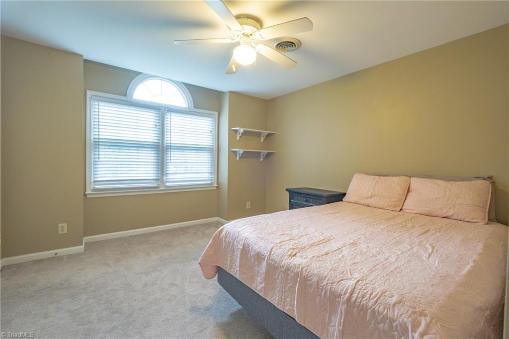 3809 Oak Forest Drive High Point, NC 27265 - Photo 27 of 45