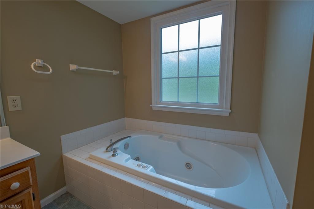 3809 Oak Forest Drive High Point, NC 27265 - Photo 33 of 45