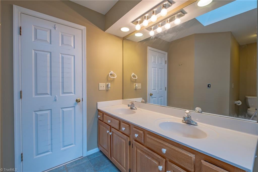 3809 Oak Forest Drive High Point, NC 27265 - Photo 34 of 45