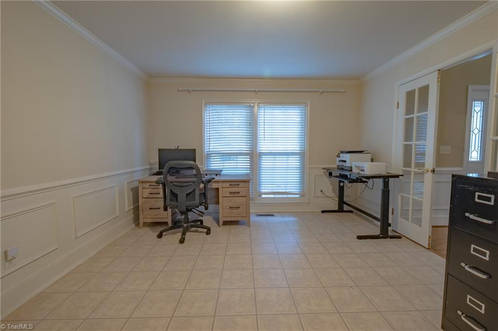 3809 Oak Forest Drive High Point, NC 27265 - Photo 5 of 45