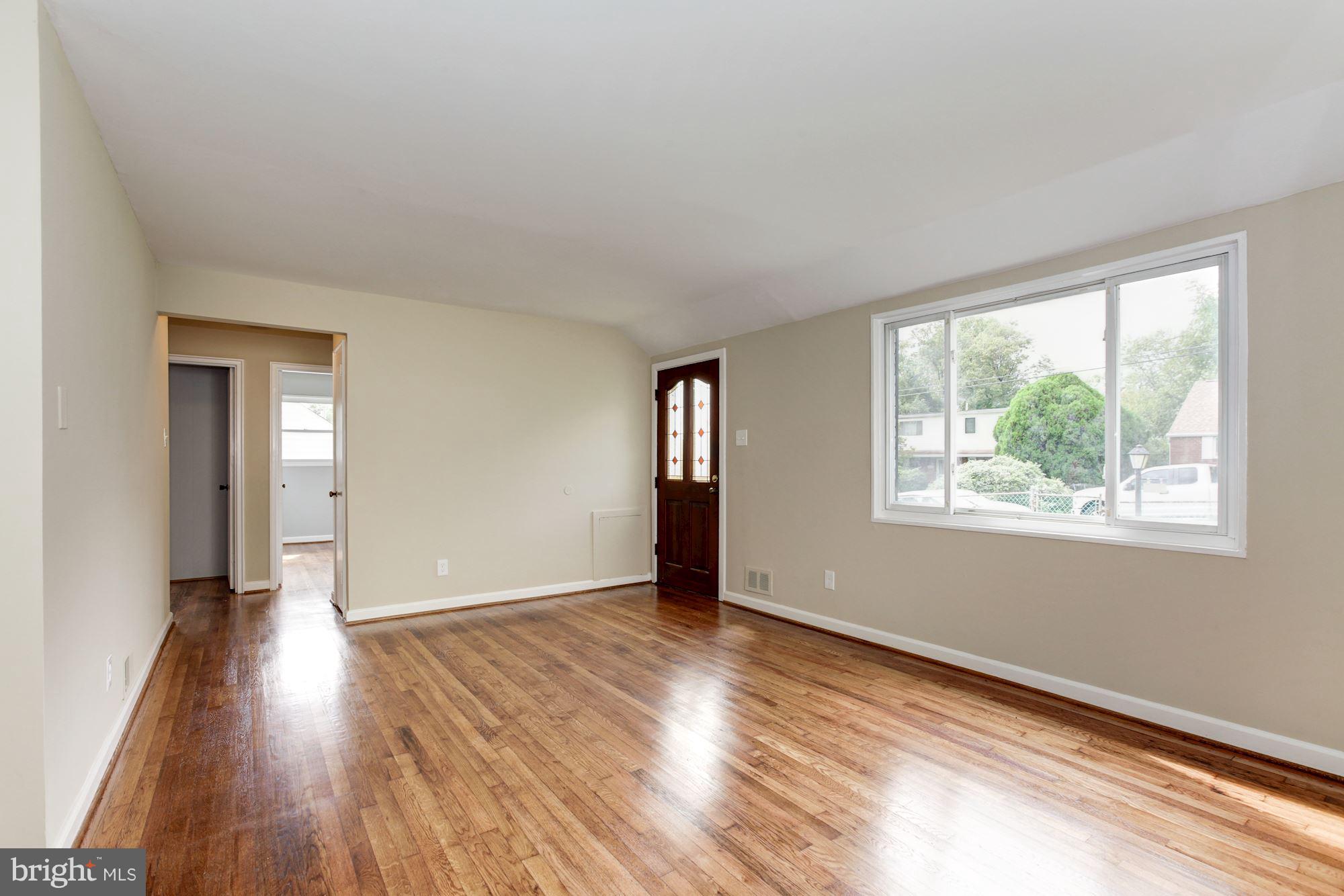 12629 Farnell Drive Silver Spring, MD 20906 - Photo 6 of 30 Living Room