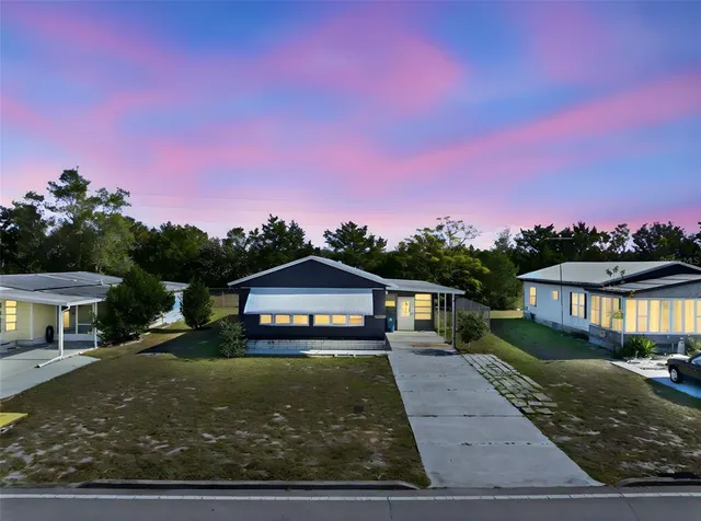 a view of a house with a yard