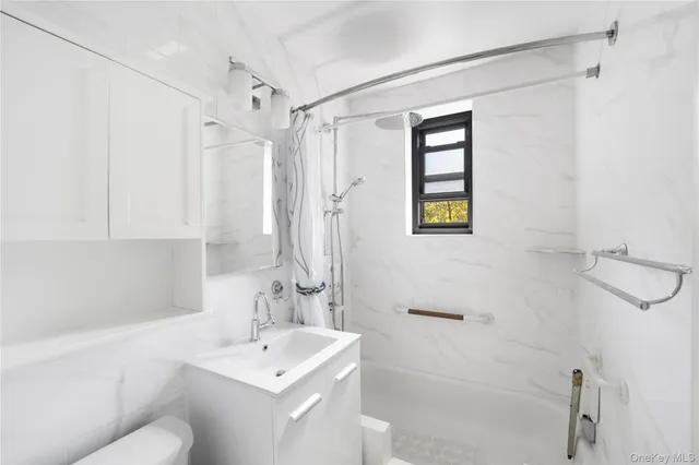 $289,000 | 73-62 Bell Boulevard, Unit 5L | Oakland Gardens