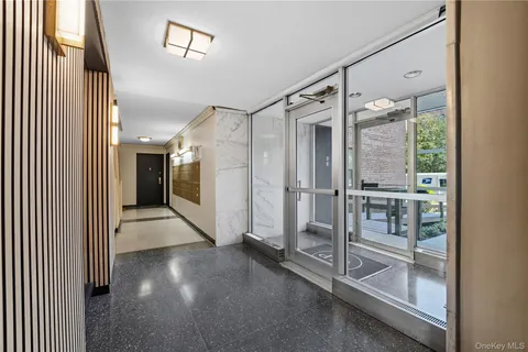 $289,000 | 73-62 Bell Boulevard, Unit 5L | Oakland Gardens