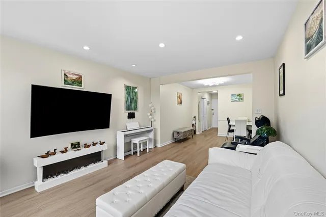 $289,000 | 73-62 Bell Boulevard, Unit 5L | Oakland Gardens