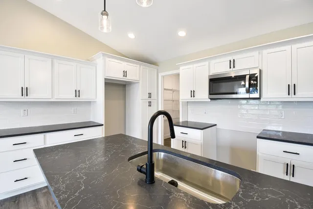 $401,185 | 706 Cates Drive, Mahomet, IL 61853