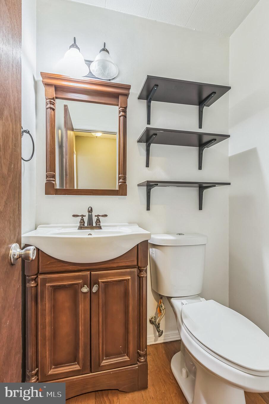7456 Hill Road Philadelphia, PA 19128 - Photo 20 of 35 Powder Room