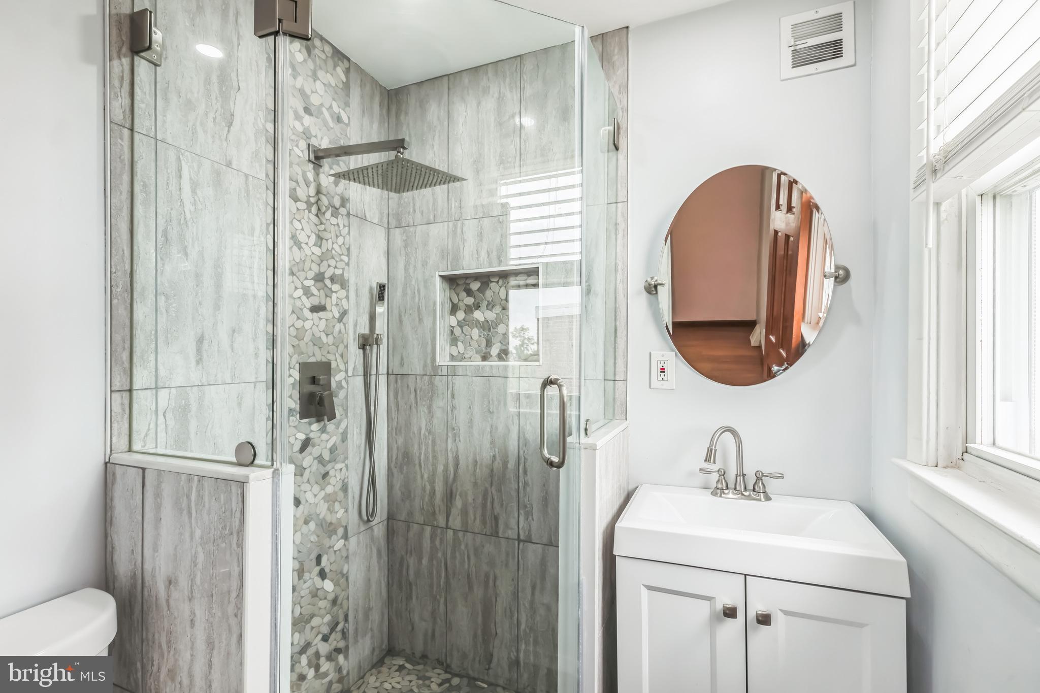 7456 Hill Road Philadelphia, PA 19128 - Photo 24 of 35 Main Bathroom