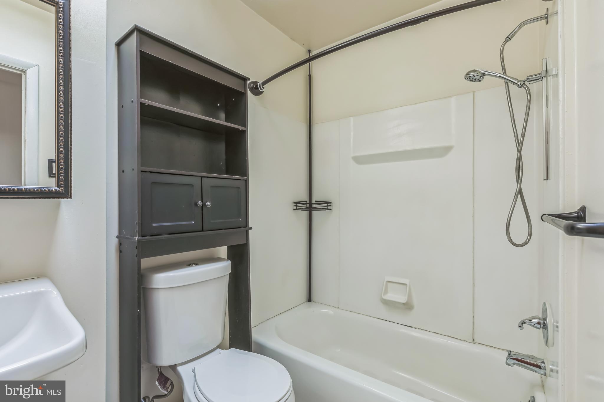 7456 Hill Road Philadelphia, PA 19128 - Photo 33 of 35 Bathroom Hallway