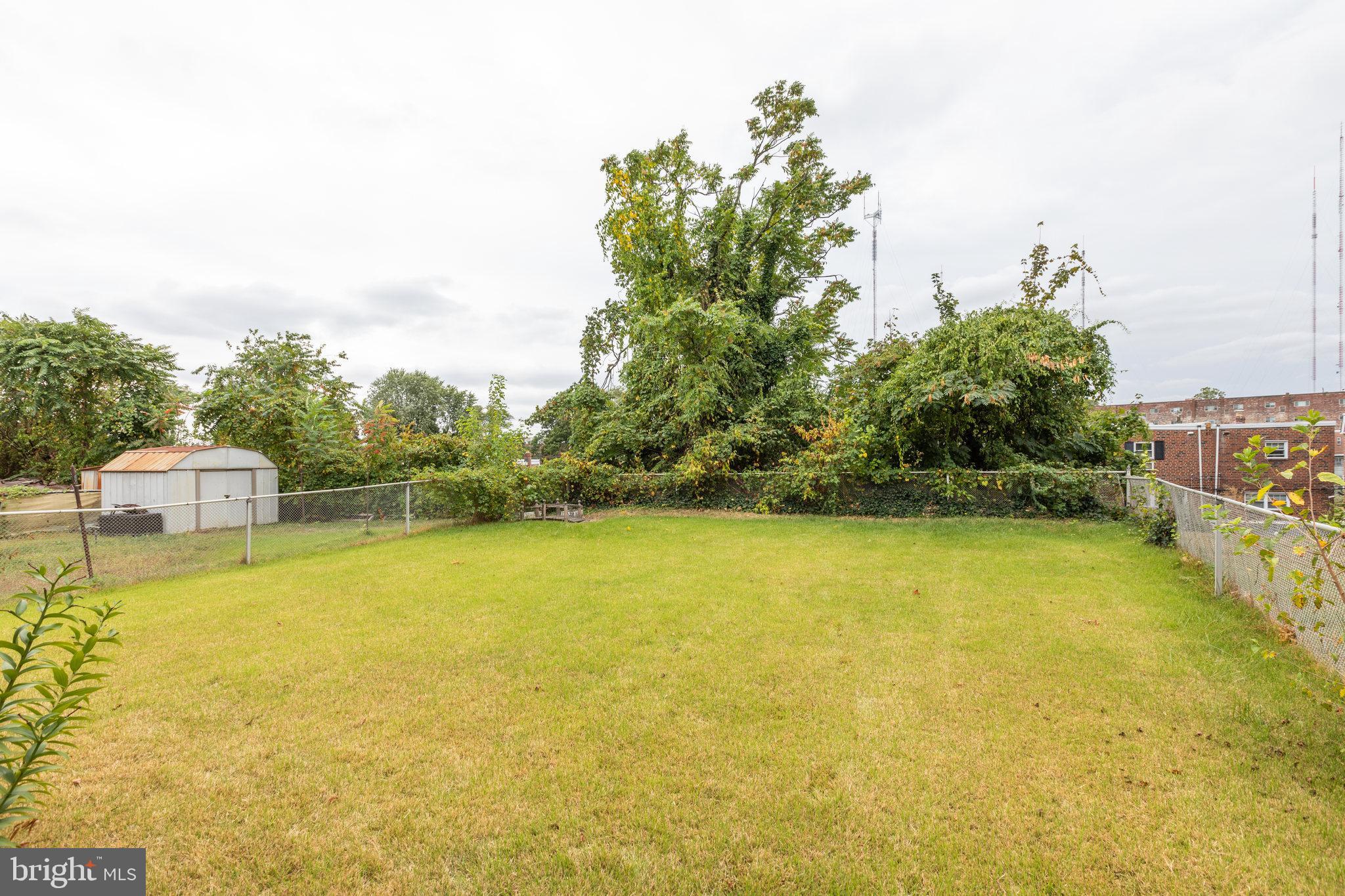 7456 Hill Road Philadelphia, PA 19128 - Photo 6 of 35 Large Backyard