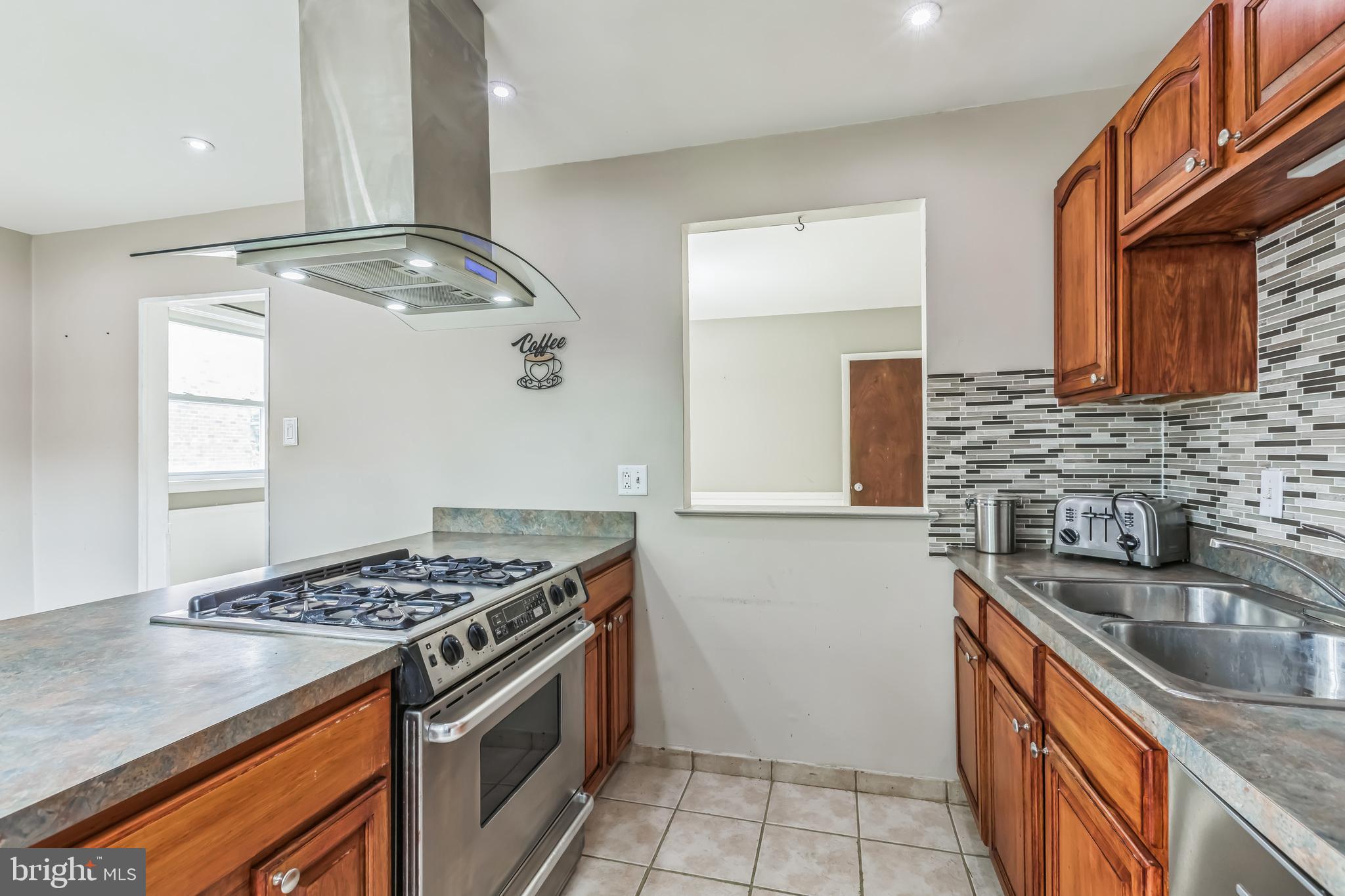 7456 Hill Road Philadelphia, PA 19128 - Photo 8 of 35 Kitchen