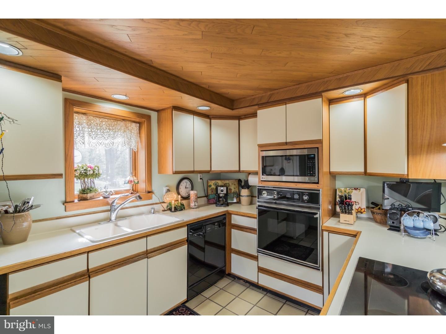 816 Rising Sun Road Telford, PA 18969 - Photo 9 of 25