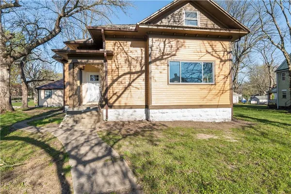 $375,000 | 903 South Grand Avenue, Sedalia, MO 65301