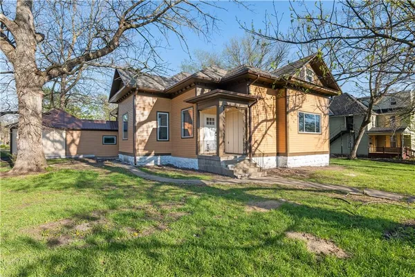 $375,000 | 903 South Grand Avenue, Sedalia, MO 65301