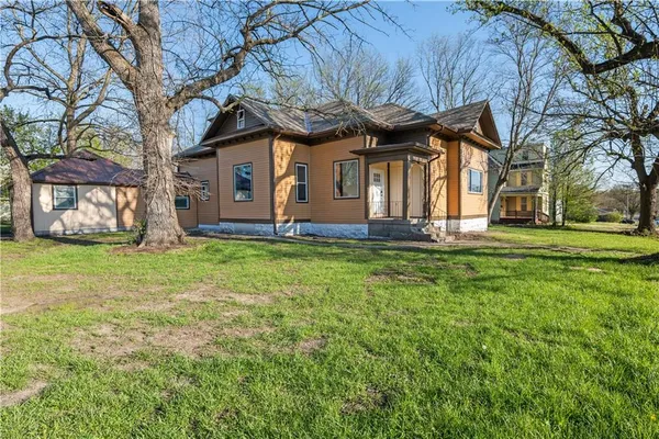 $375,000 | 903 South Grand Avenue, Sedalia, MO 65301