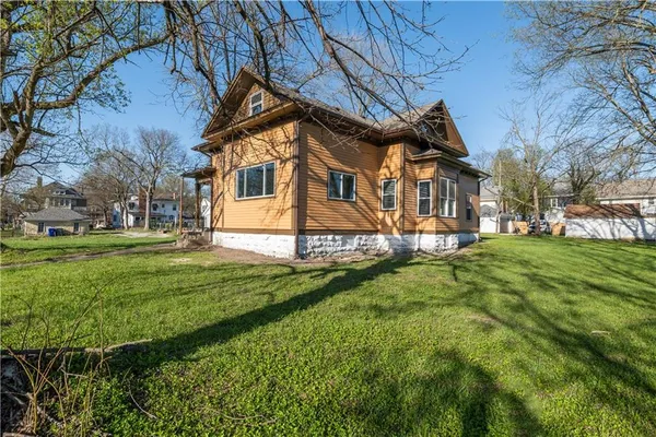 $375,000 | 903 South Grand Avenue, Sedalia, MO 65301