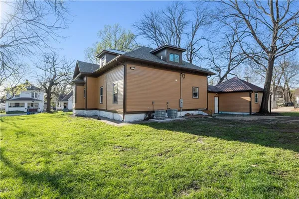 $375,000 | 903 South Grand Avenue, Sedalia, MO 65301