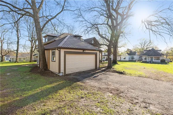 $375,000 | 903 South Grand Avenue, Sedalia, MO 65301