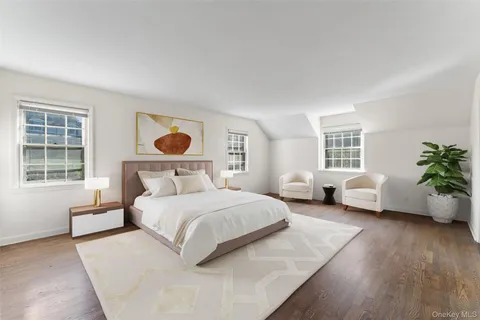 $1,595,000 | 1 Windsor Lane, Scarsdale, NY 10583