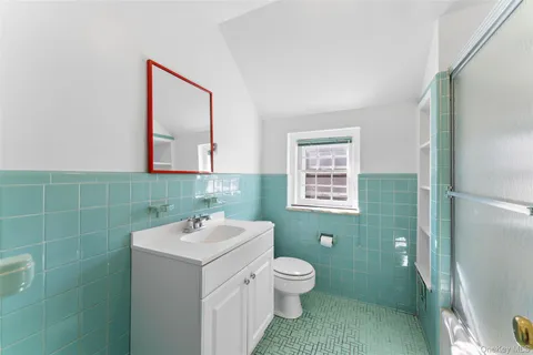 $1,595,000 | 1 Windsor Lane, Scarsdale, NY 10583