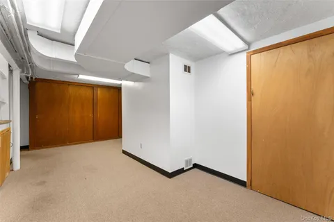 $1,595,000 | 1 Windsor Lane, Scarsdale, NY 10583