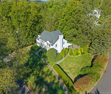 $1,595,000 | 1 Windsor Lane, Scarsdale, NY 10583